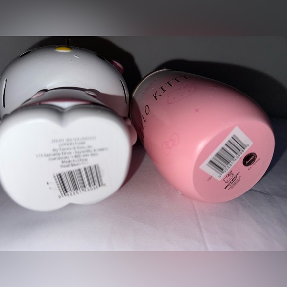 Hello Kitty Tumbler and Soap/Lotion Dispenser Set, bundled with 5 piece BR set. - Picture 2 of 4